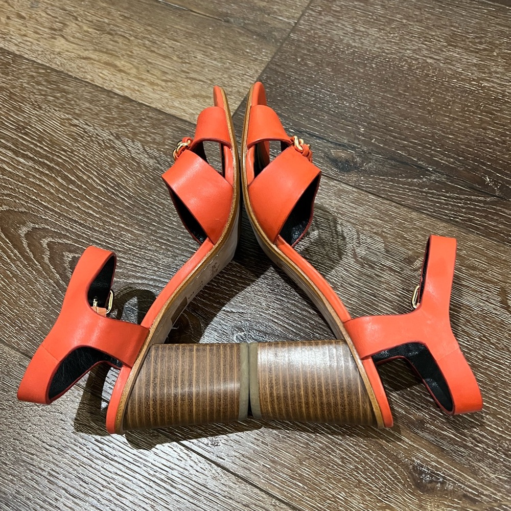 Coach phoebe heel shoes with Gold Chain Details size 7.5 orange - Picture 11 of 12